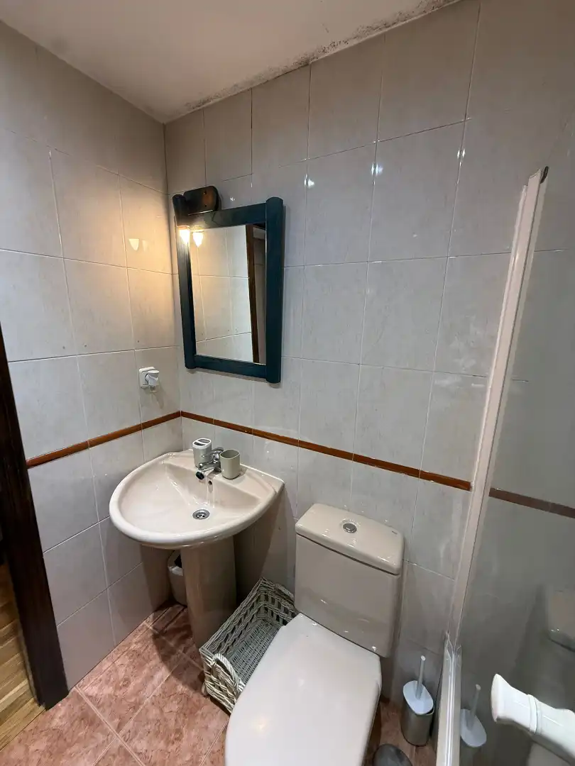 Badezimmer von Wohnung zum Verkauf in Oviedo  mit Heizung, Abstellraum und Möbliert