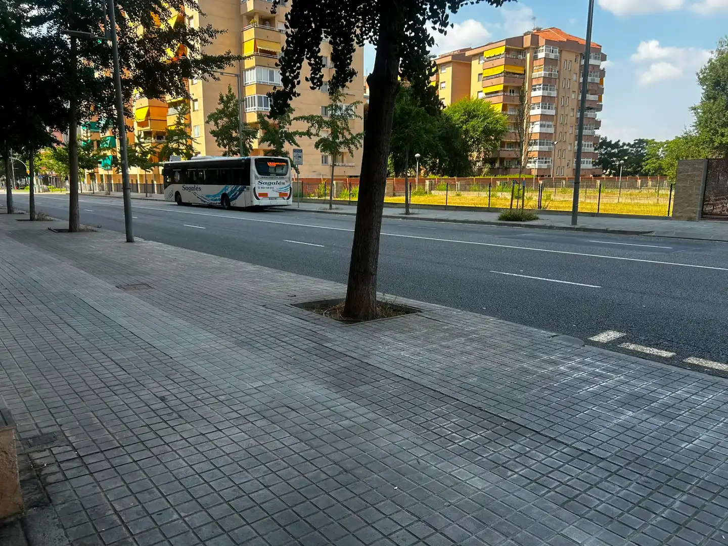 Vista exterior de Garatge de lloguer en Granollers amb Alarma