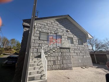 Casa amb balcó en venda a A Merca