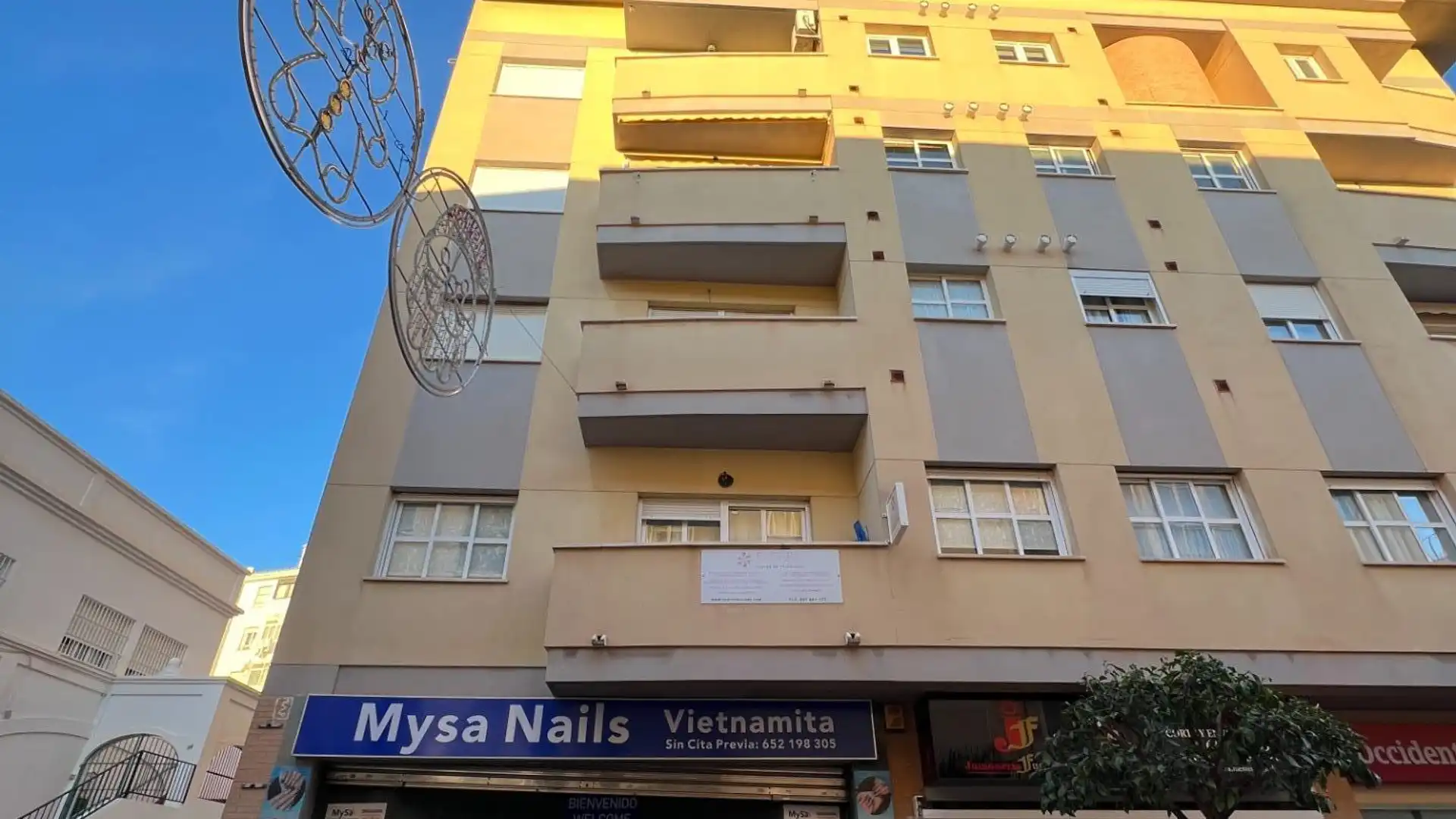 Vista exterior de Oficina en venda en Benalmádena