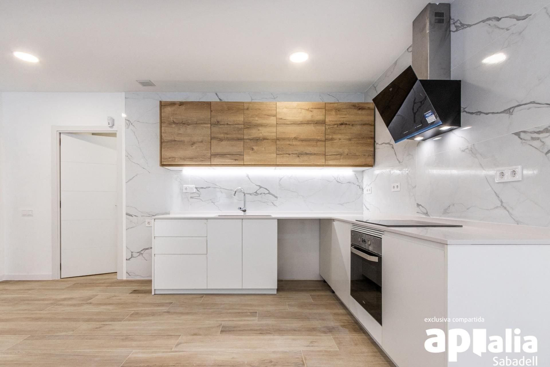 Kitchen of Flat for sale in Sabadell  with Air Conditioner and Heating