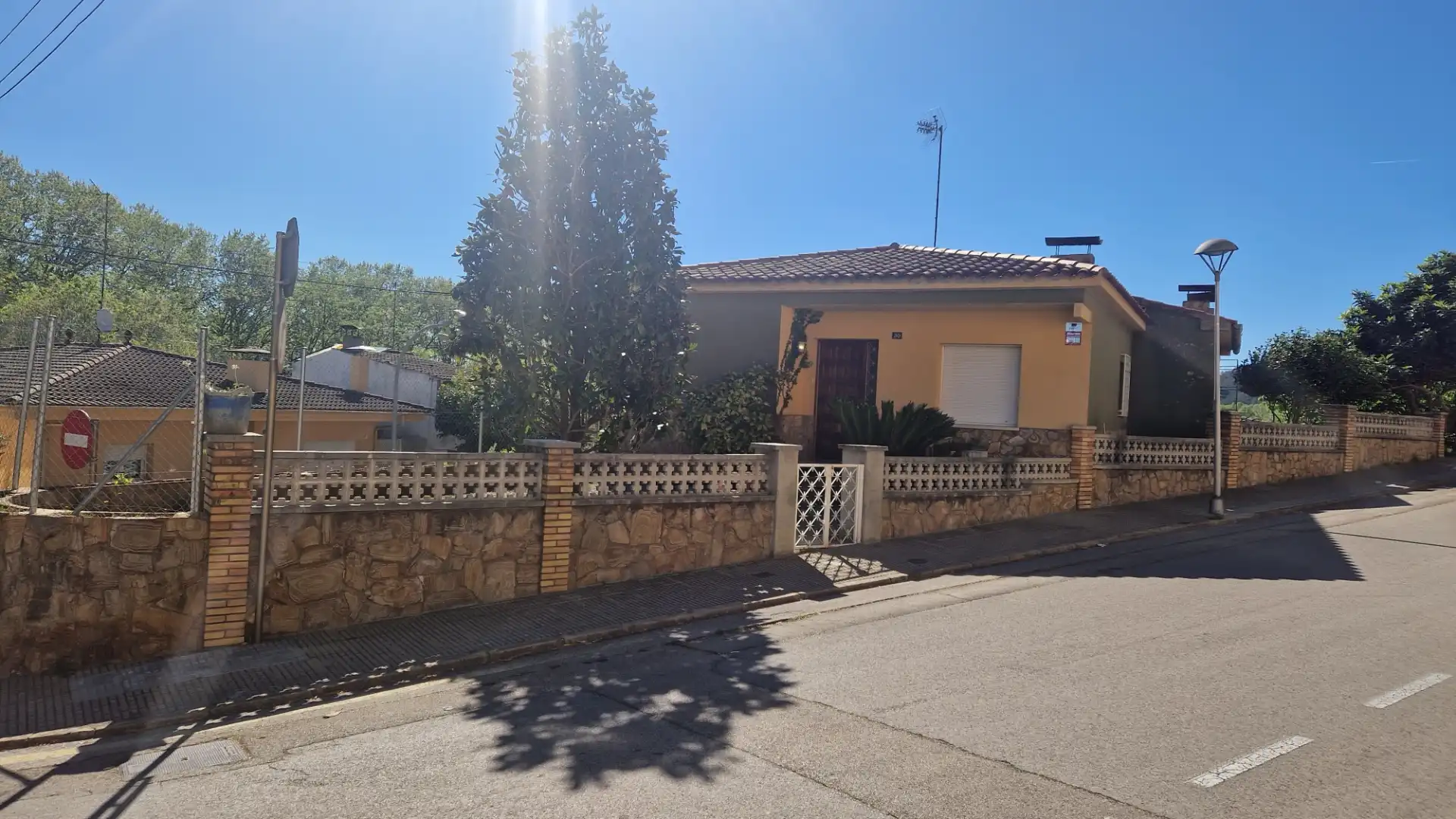 Detached house with terrace for sale in Carrer Vaixell Esmeralda, imagen 4