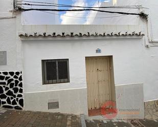 Vista exterior de Casa o xalet en venda en Almuñécar amb Terrassa