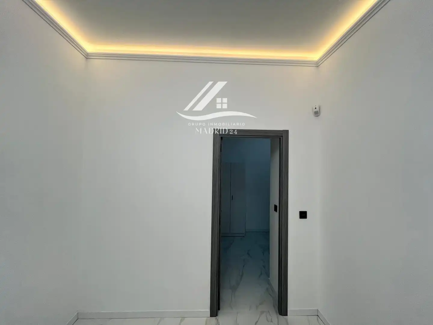 Flat for sale in Calle de Valencia, Embajadores - Lavapiés