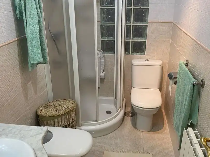 Baño de Piso de alquiler en Cuatro Caminos