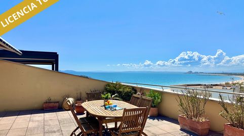 Exclusivo Ático en venta en Primera Línea de Mar con Licencia Turística en Salatar, Roses
