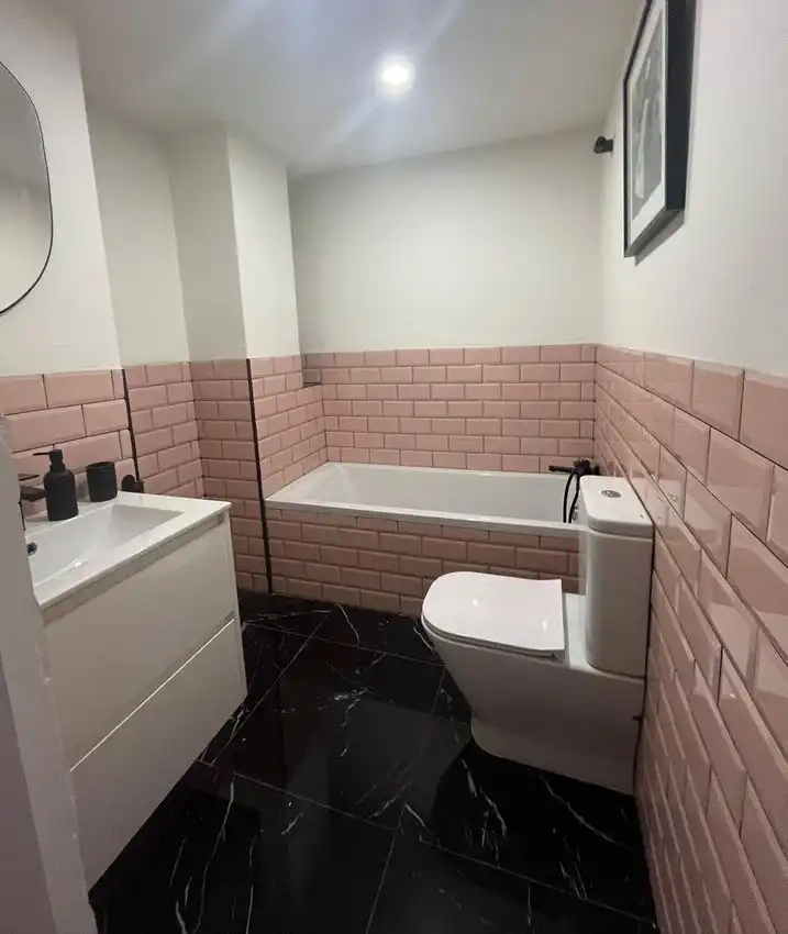 Badezimmer von Wohnung zum Verkauf in Algeciras mit Klimaanlage