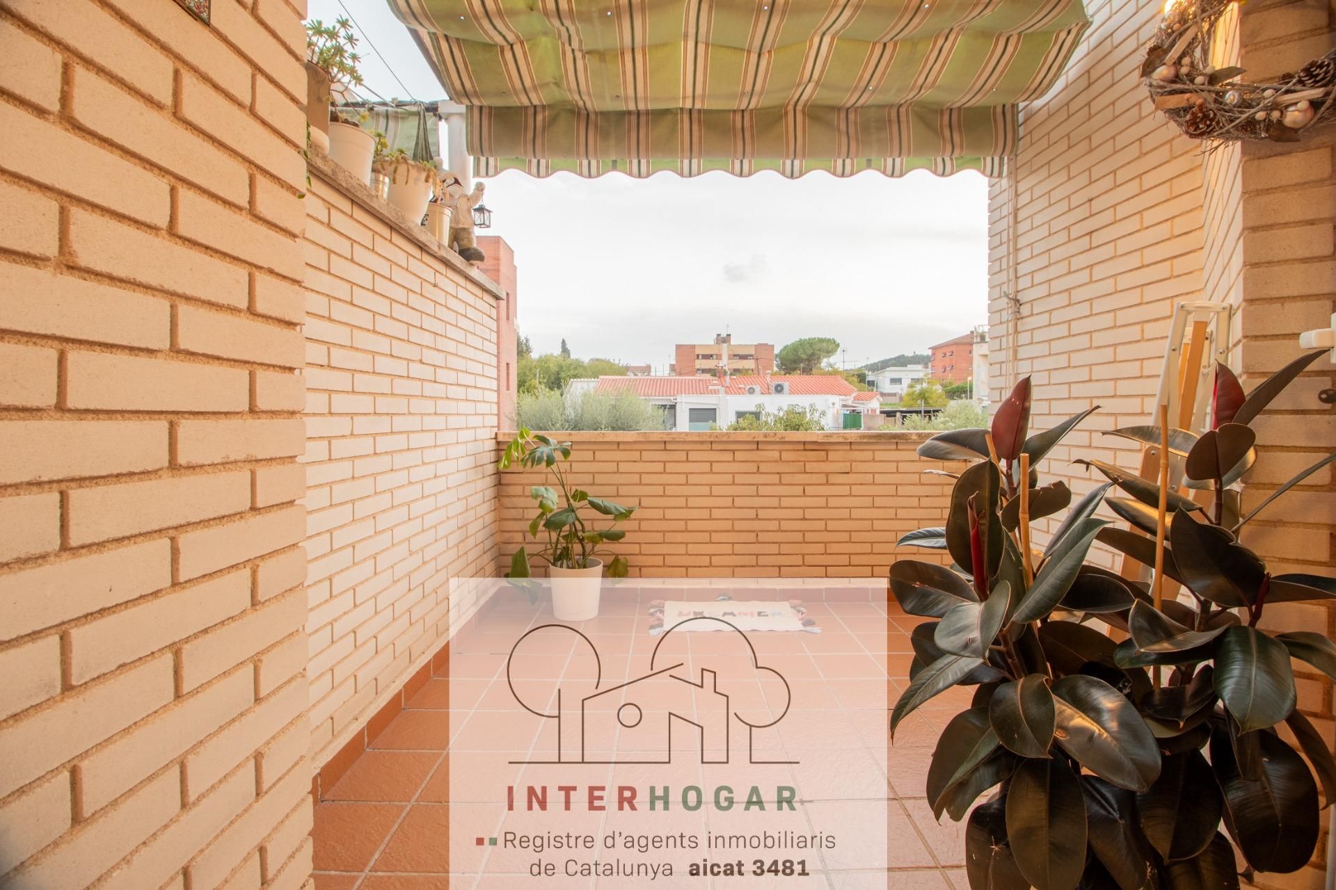 Terrassa de Dúplex en venda en Cerdanyola del Vallès amb Jardí privat, Parquet i Terrassa