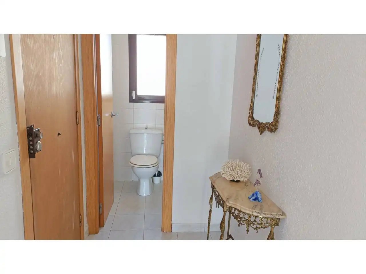 Bathroom of Flat for sale in L'Escala  with Terrace, Furnished and Community pool