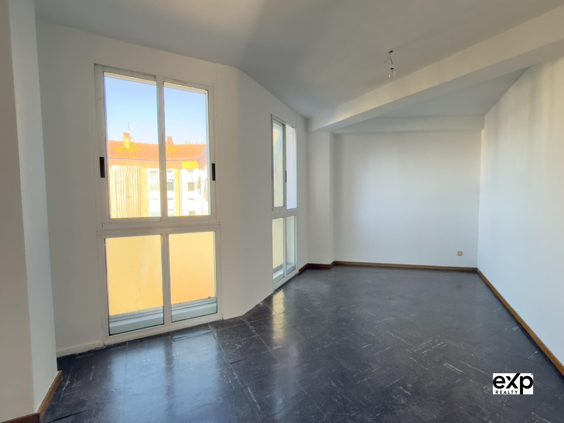Living room of Flat for sale in Santiago de Compostela   with Storage room