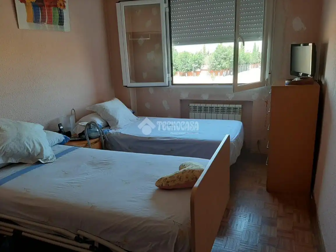 Habitación de Piso en venta en Humanes de Madrid con Calefacción, Terraza y Piscina comunitaria