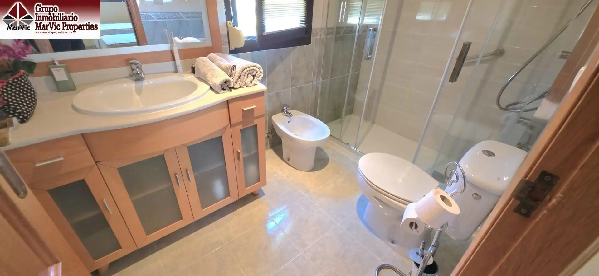 Bathroom of Flat for sale in Benidorm  with Terrace and Community pool