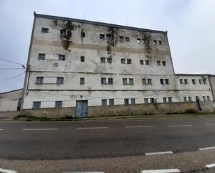 Vista exterior de Nau industrial en venda en Almeida de Sayago