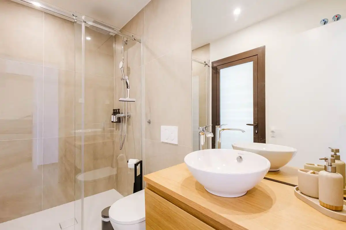 Bathroom of Flat for sale in Fuengirola  with Air Conditioner, Heating and Terrace