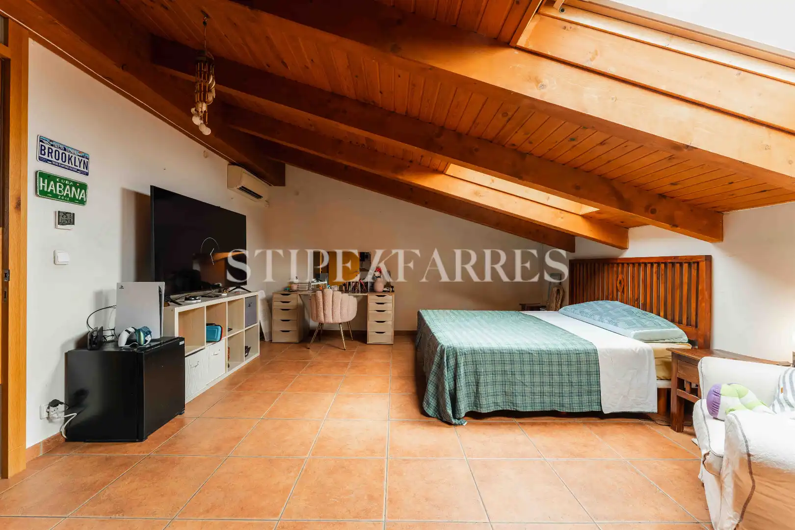 Dormitori de Casa o xalet en venda en Barcelona amb Aire condicionat, Calefacció i Jardí privat