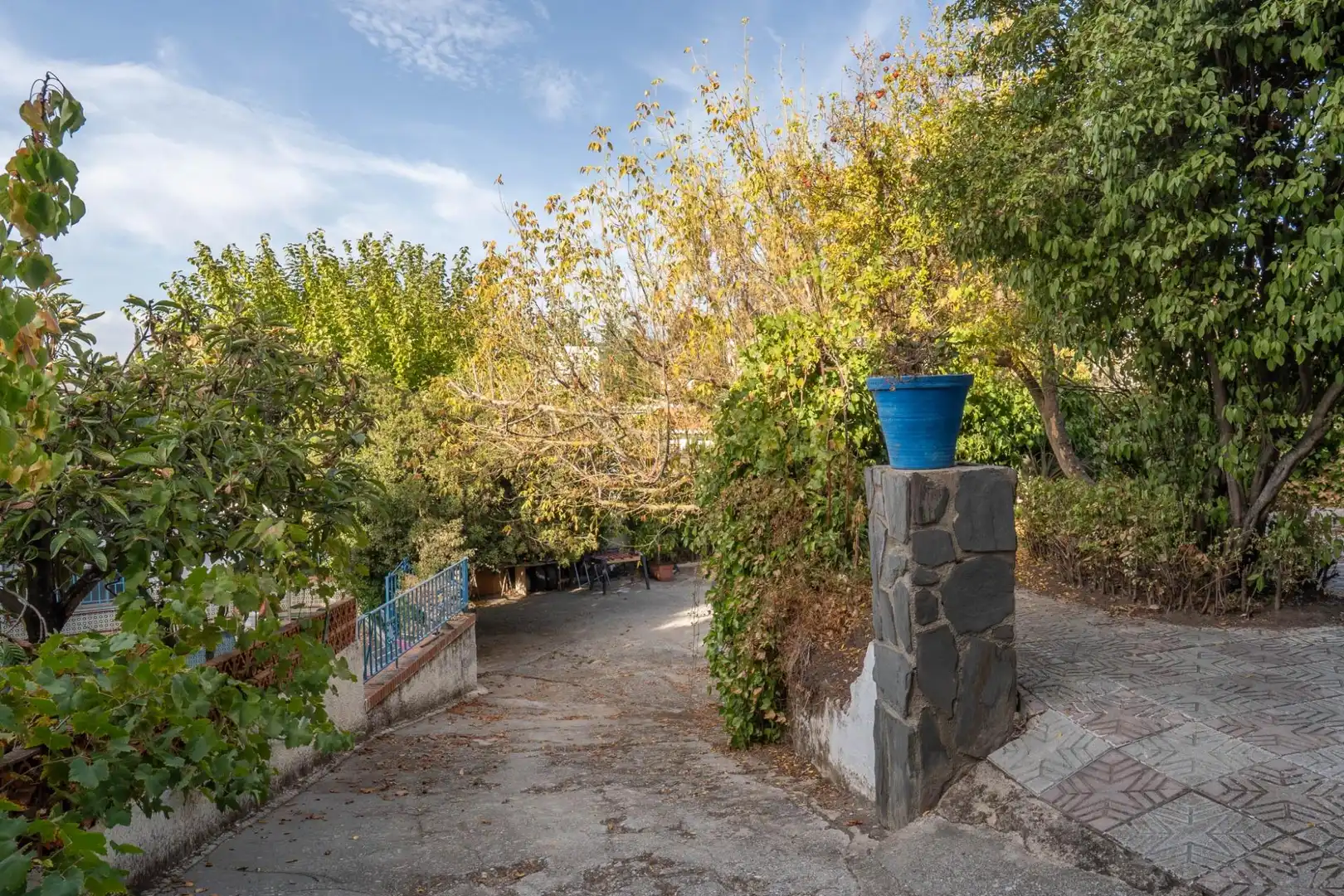 Vista exterior de Casa o xalet en venda en La Zubia amb Calefacció, Jardí privat i Terrassa