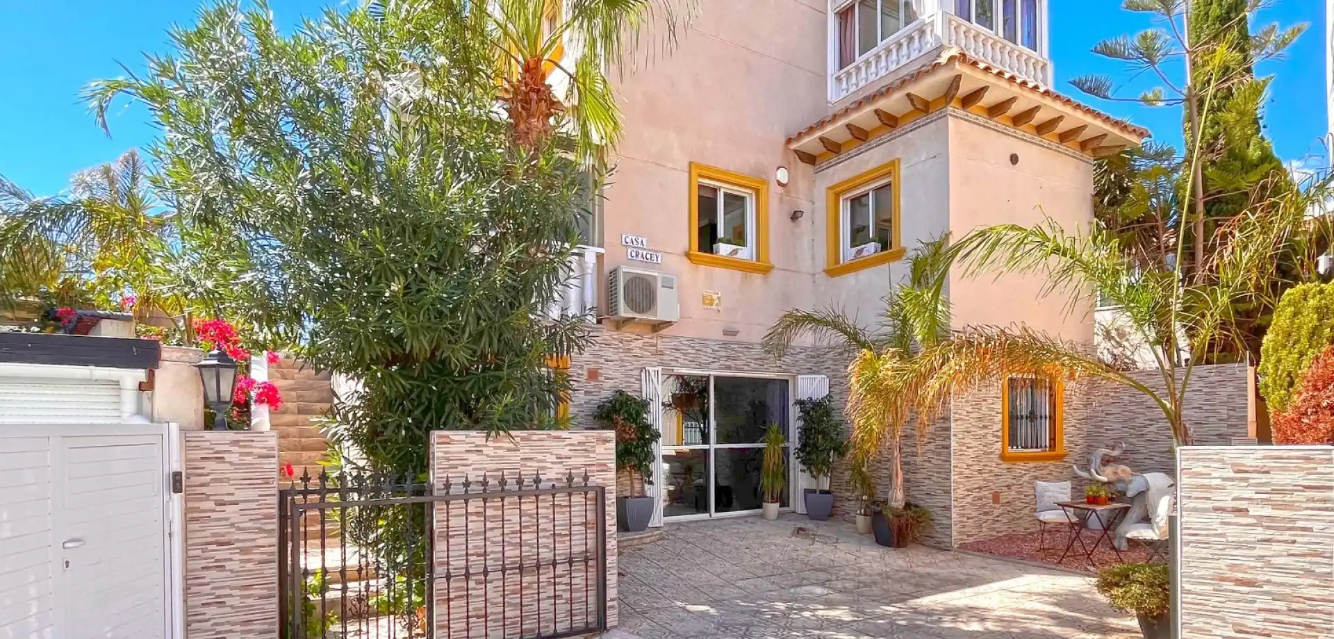 Vista exterior de Casa o xalet en venda en Orihuela amb Piscina