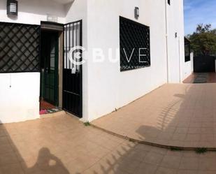 Vista exterior de Casa o xalet en venda en Mairena del Aljarafe amb Aire condicionat i Terrassa