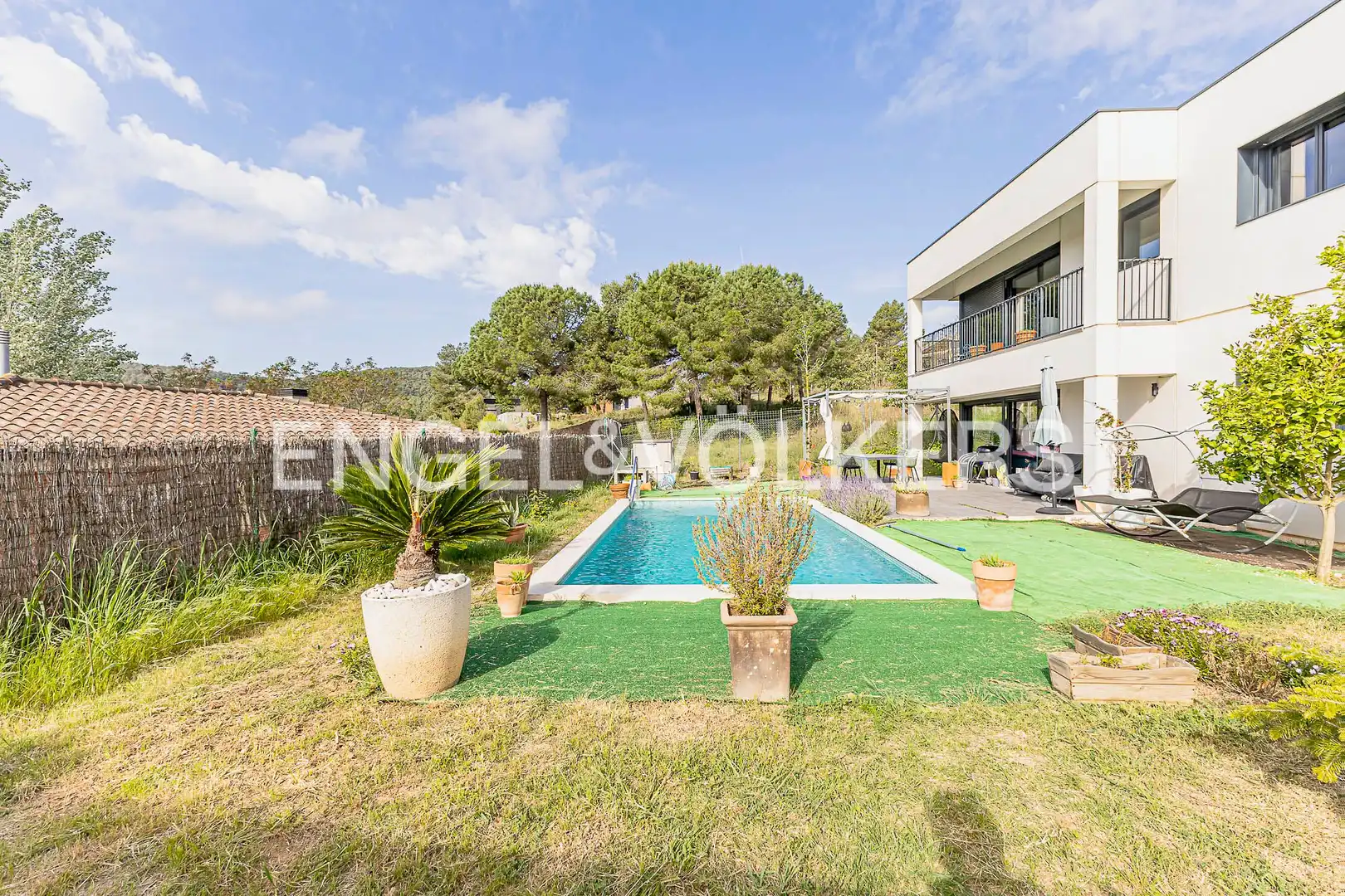 Vista exterior de Casa o xalet en venda en Begues amb Aire condicionat, Calefacció i Jardí privat