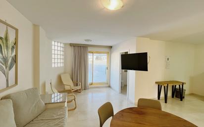 Living room of Flat for sale in Fuengirola  with Air Conditioner, Terrace and Furnished