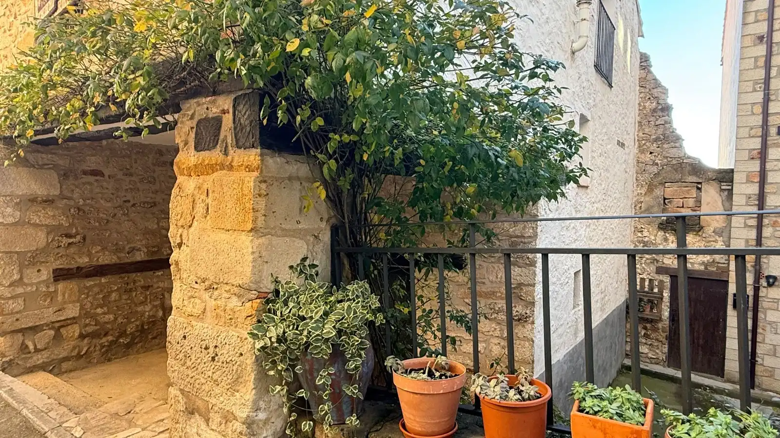 Terrassa de Casa adosada en venda en Puertomingalvo amb Traster i Moblat
