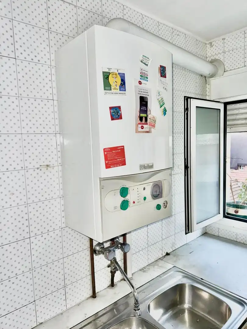 Bathroom of Flat for sale in Oviedo   with Heating and Swimming Pool