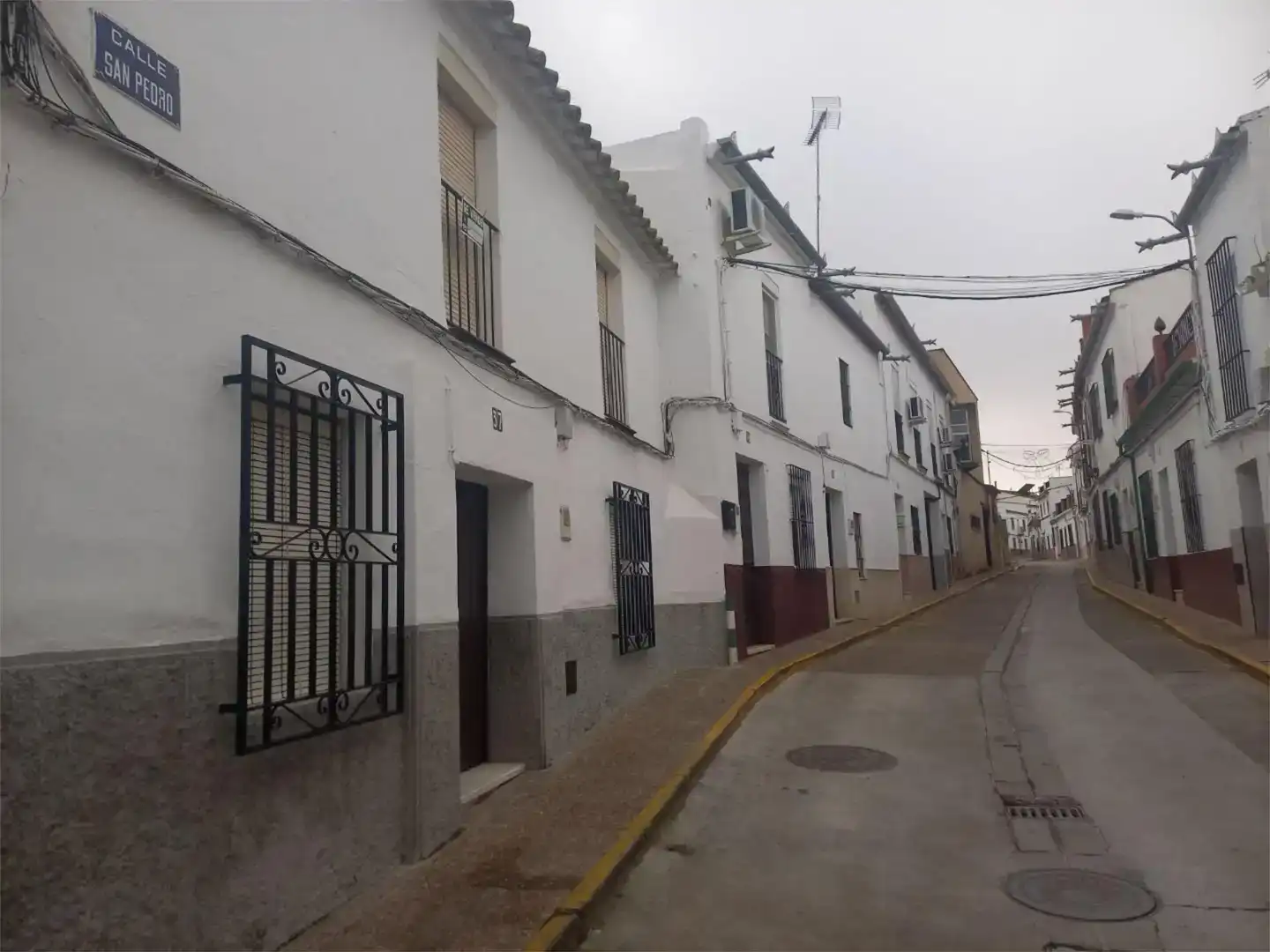 Vista exterior de Casa adosada en venda en Peñaflor amb Balcó