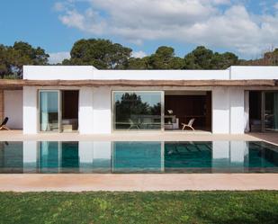 Vista exterior de Casa o xalet de lloguer en Sant Josep de sa Talaia amb Aire condicionat, Terrassa i Piscina