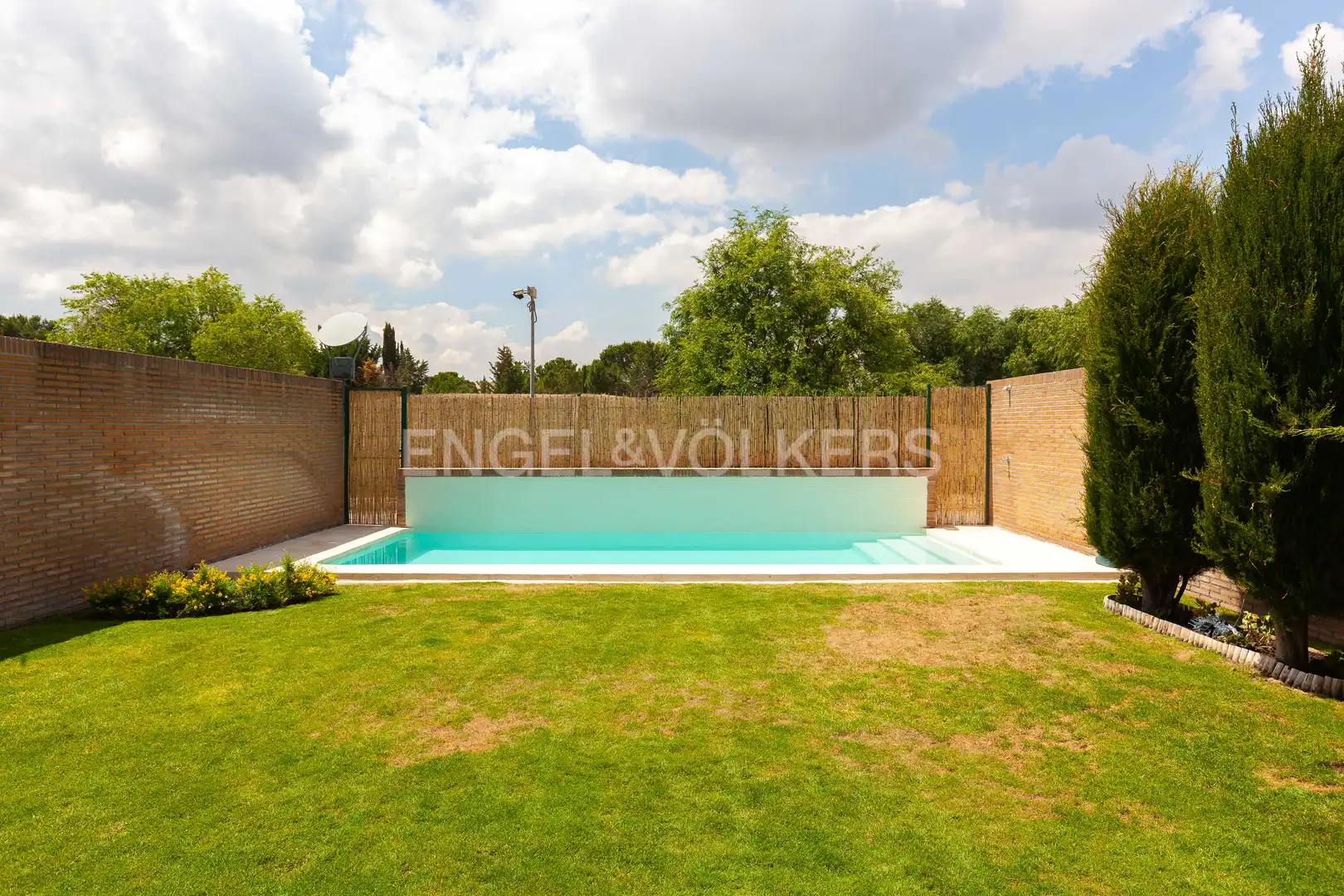 Piscina de Casa o xalet de lloguer en Pozuelo de Alarcón amb Aire condicionat, Calefacció i Jardí privat