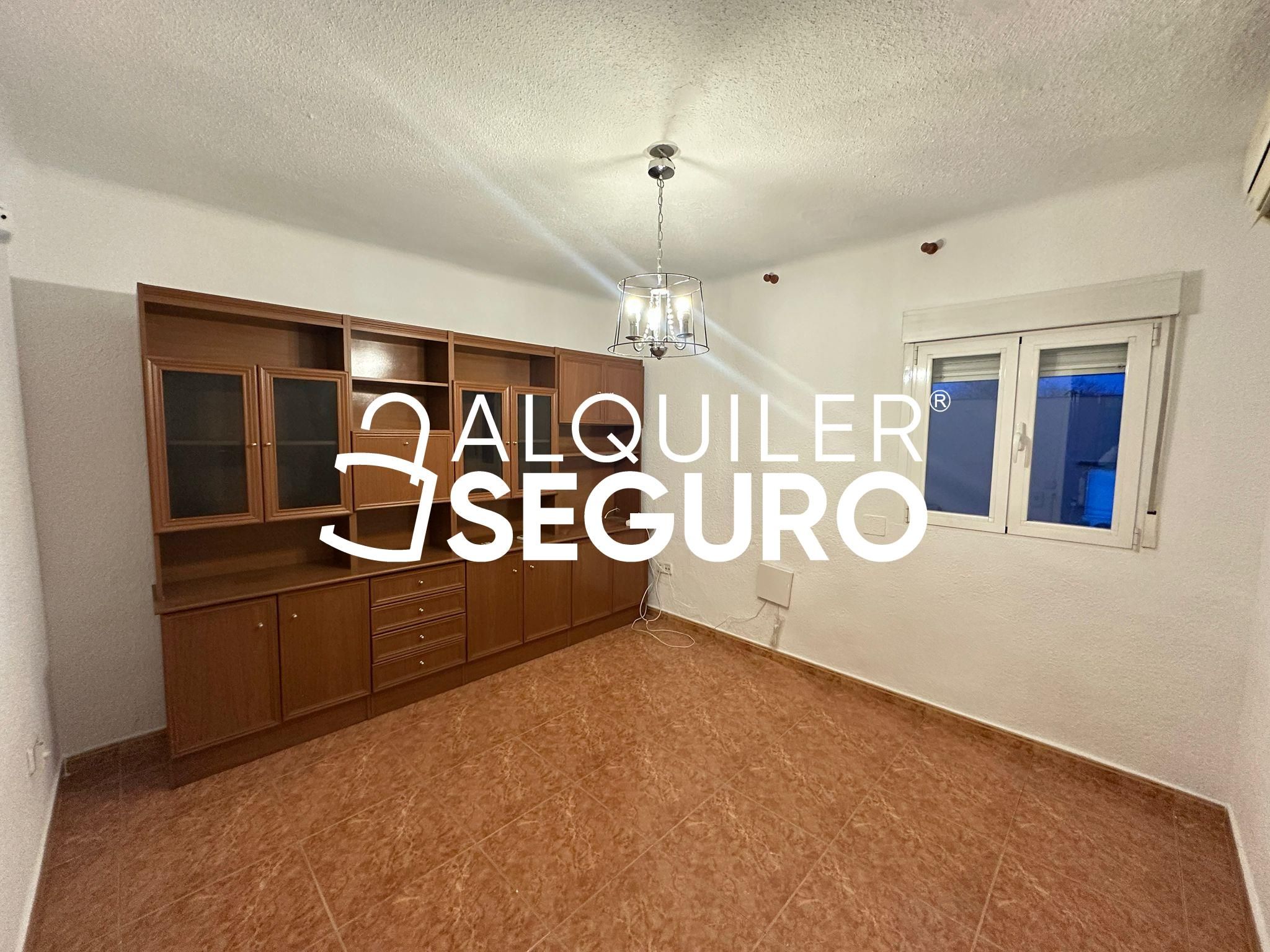 Dormitori de Pis de lloguer en  Madrid Capital amb Aire condicionat i Moblat