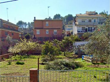 Residential land for sale in Sud