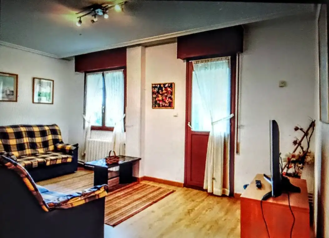 Sala d'estar de Pis en venda en Suances amb Calefacció, Parquet i Moblat