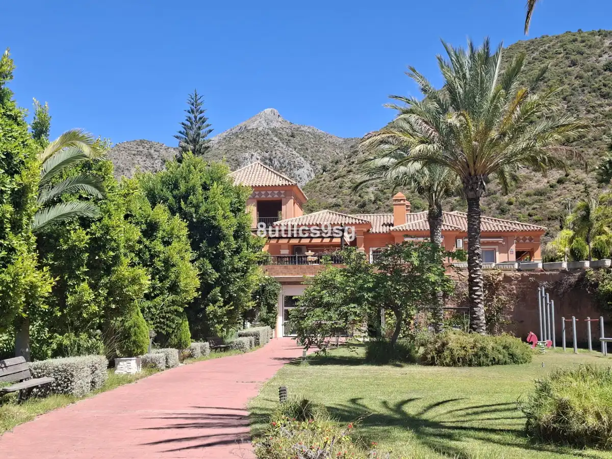 Außenansicht von Country house zum Verkauf in Istán, Málaga