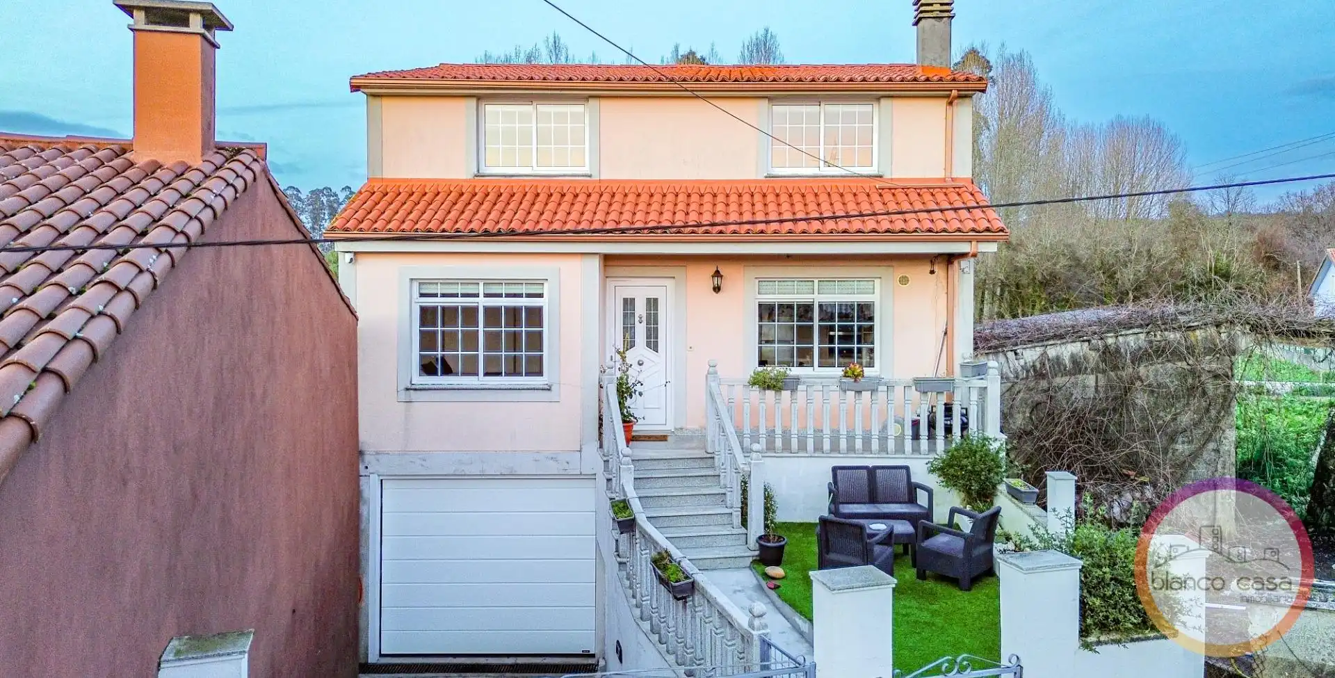 Vista exterior de Casa o chalet en venta en Carballo con Calefacción, Jardín privado y Trastero
