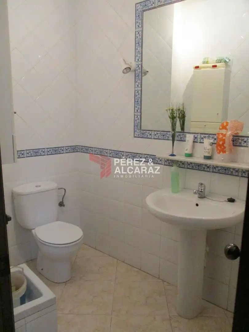 Baño de Local en venta en Palma del Río con Aire acondicionado