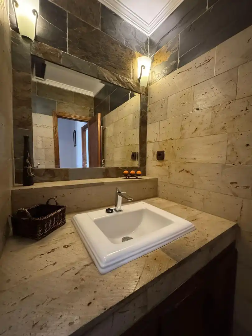 Badezimmer von Einfamilien-Reihenhaus zur Miete in Mijas mit Klimaanlage, Terrasse und Möbliert
