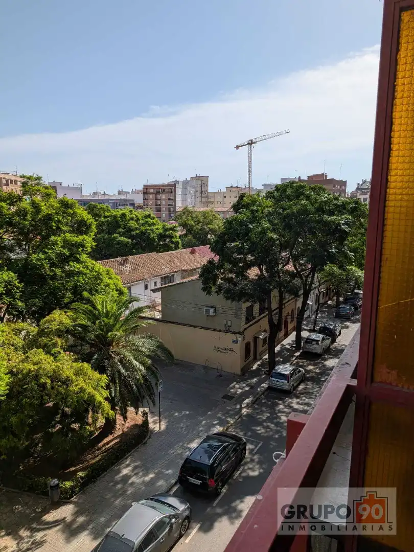 Vista exterior de Pis en venda en Valencia amb Balcó