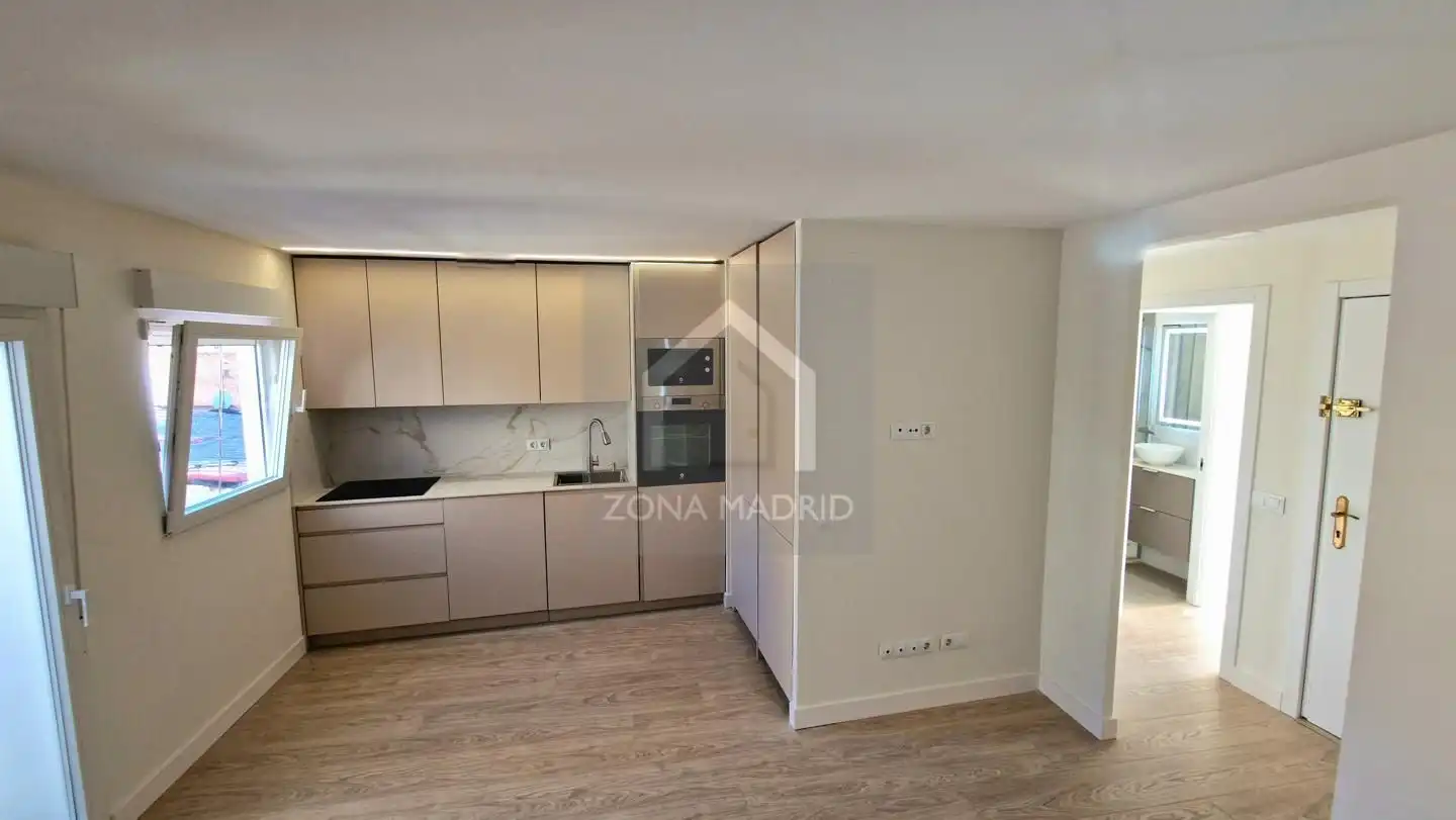 Appartement avec terrasse à vendre à Calle de Reyes Aizquíbel