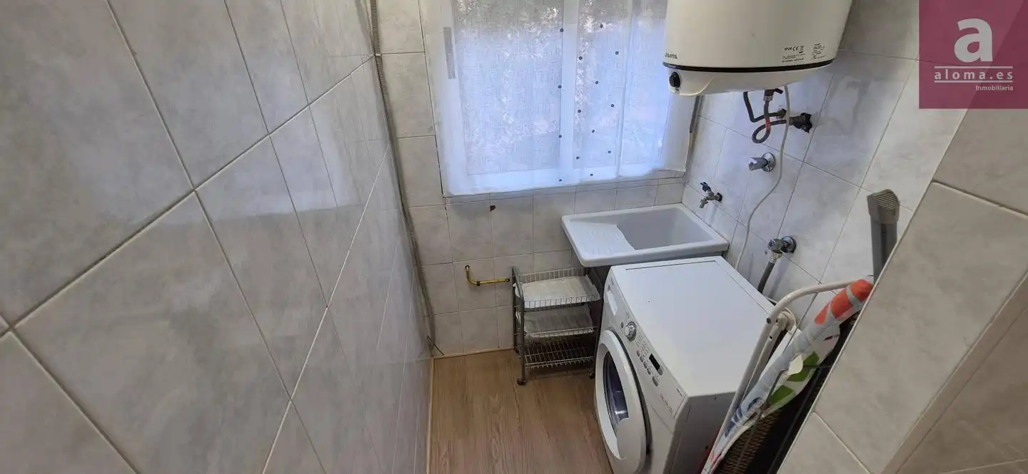 Baño de Estudio de alquiler en Cáceres con Aire acondicionado, Trastero y Amueblado
