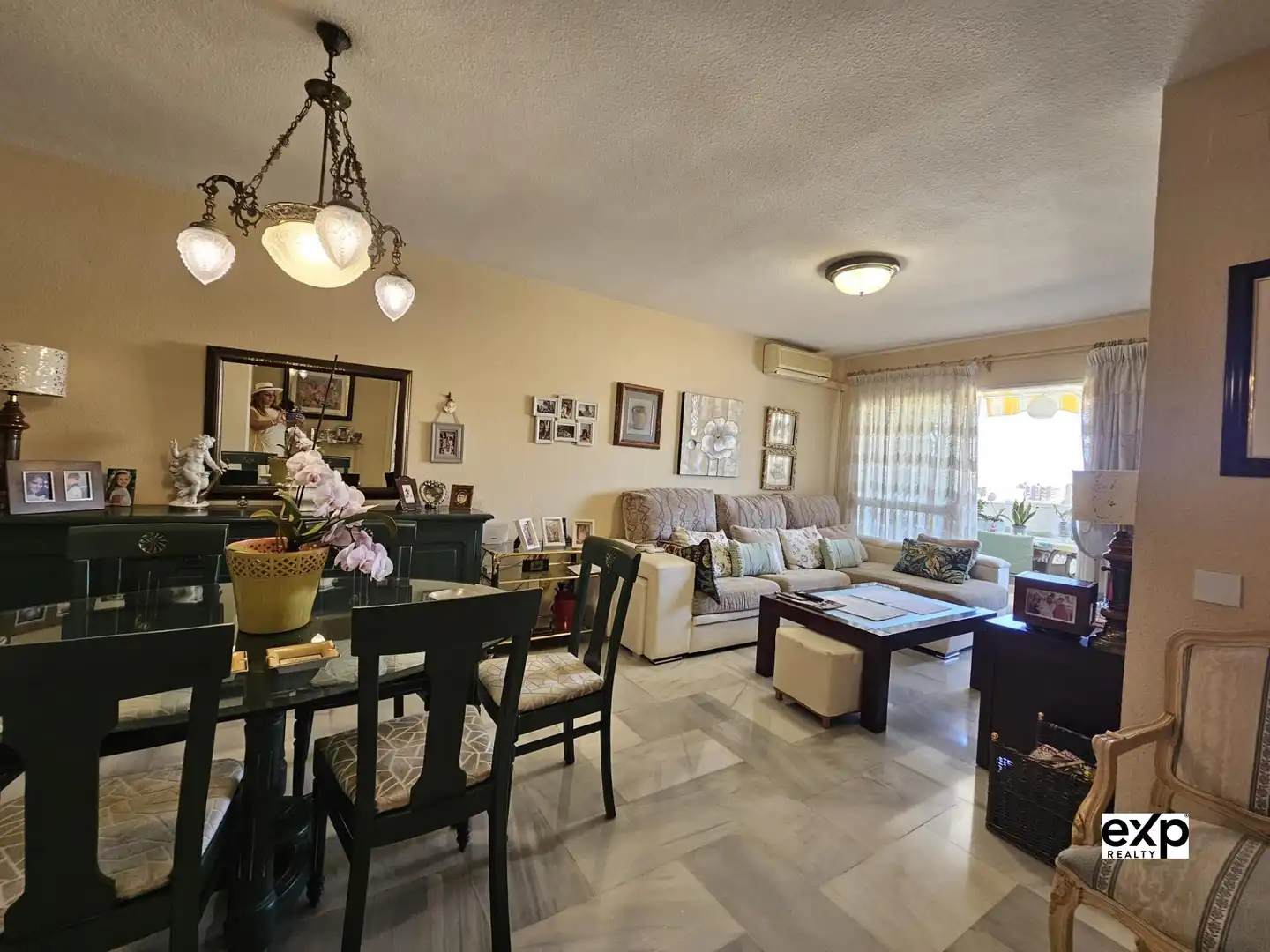 Living room of Flat for sale in Fuengirola  with Air Conditioner, Swimming Pool and Furnished