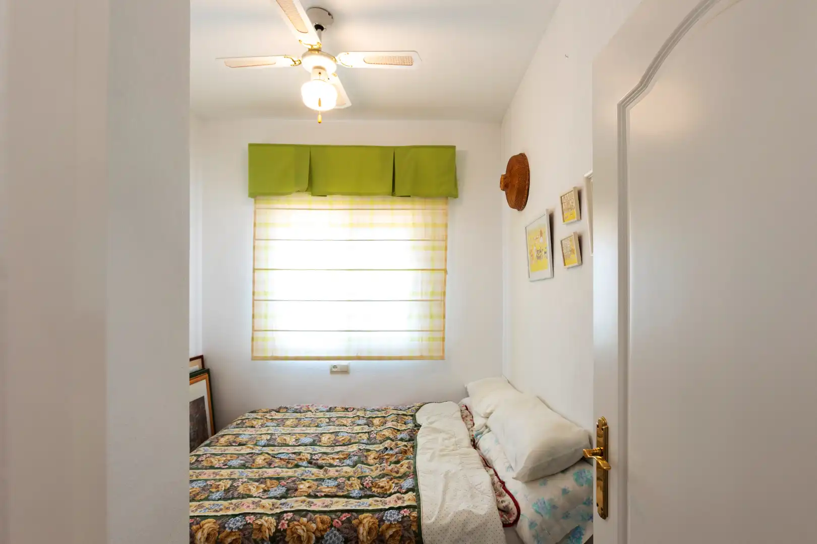 Habitación de Ático en venta en Motril con Jardín privado, Terraza y Balcón