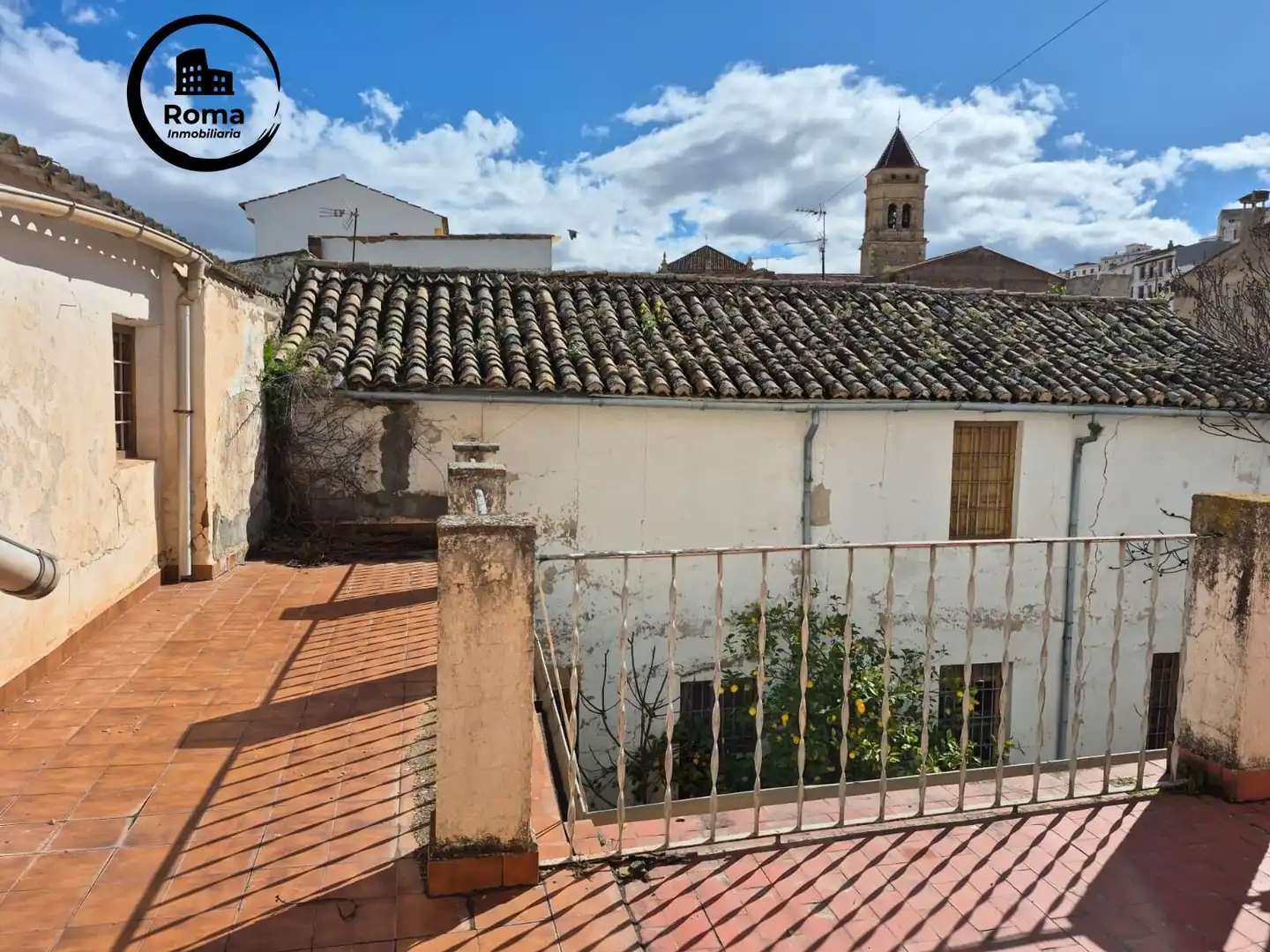 Vista exterior de Casa adosada en venda en Loja amb Terrassa