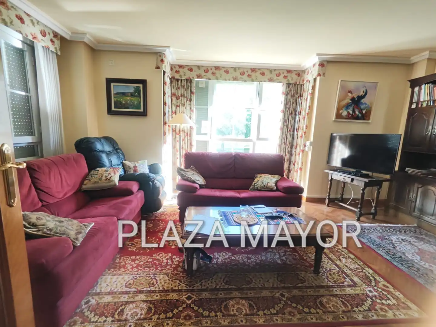 Sala d'estar de Casa o xalet en venda en Santa Marta de Tormes amb Calefacció, Jardí privat i Parquet