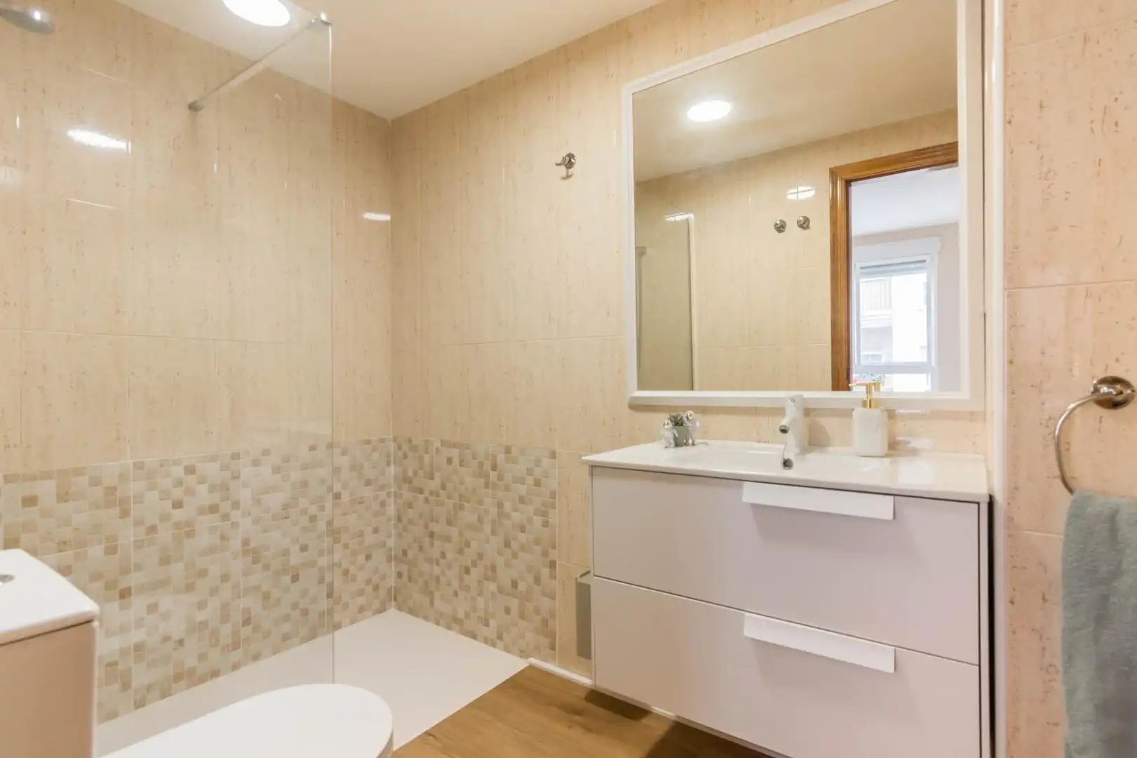 Badezimmer von Wohnung zum Verkauf in Santomera mit Klimaanlage, Privatgarten und Abstellraum