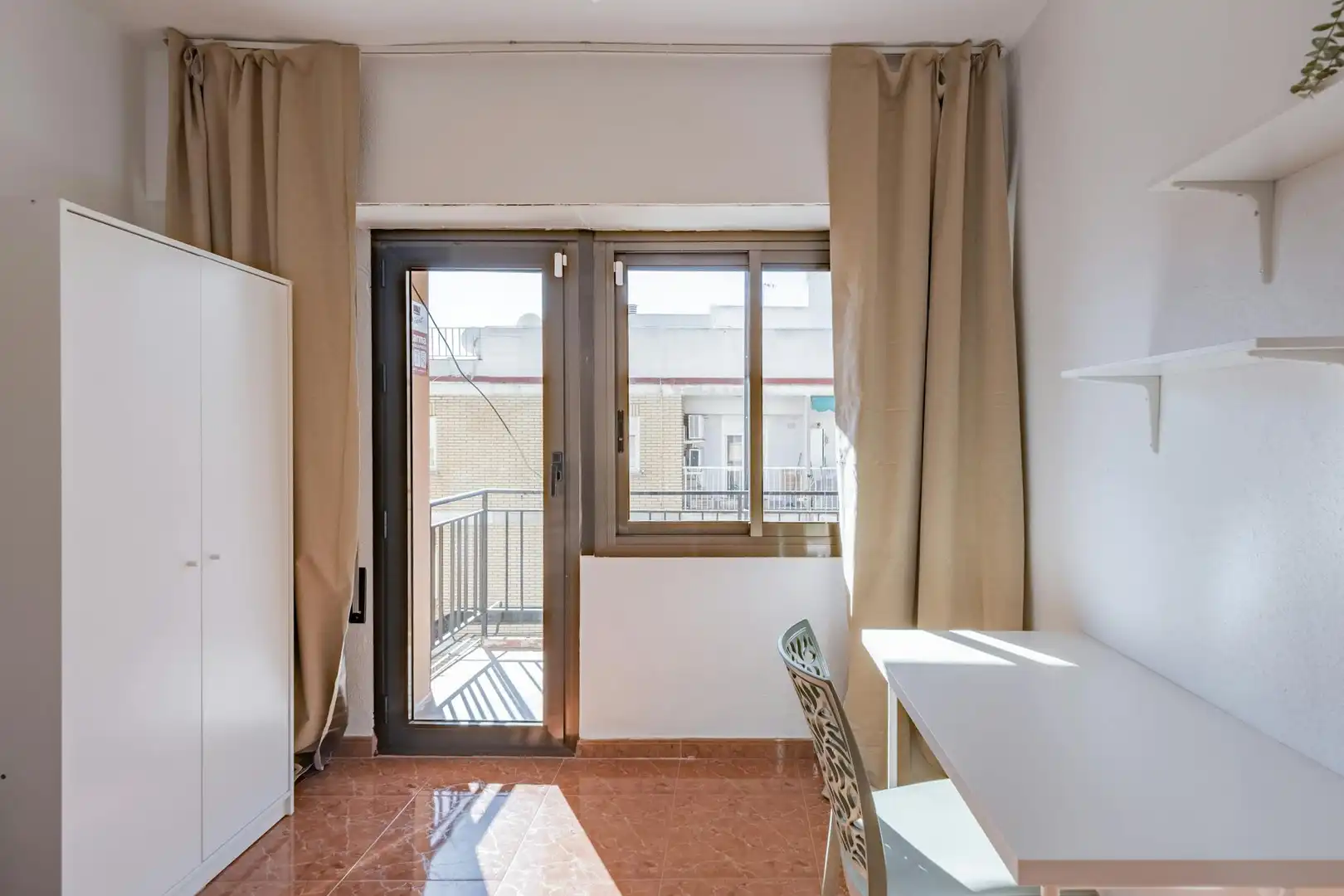 Terraza de Piso para compartir en  Valencia Capital con Lavadora