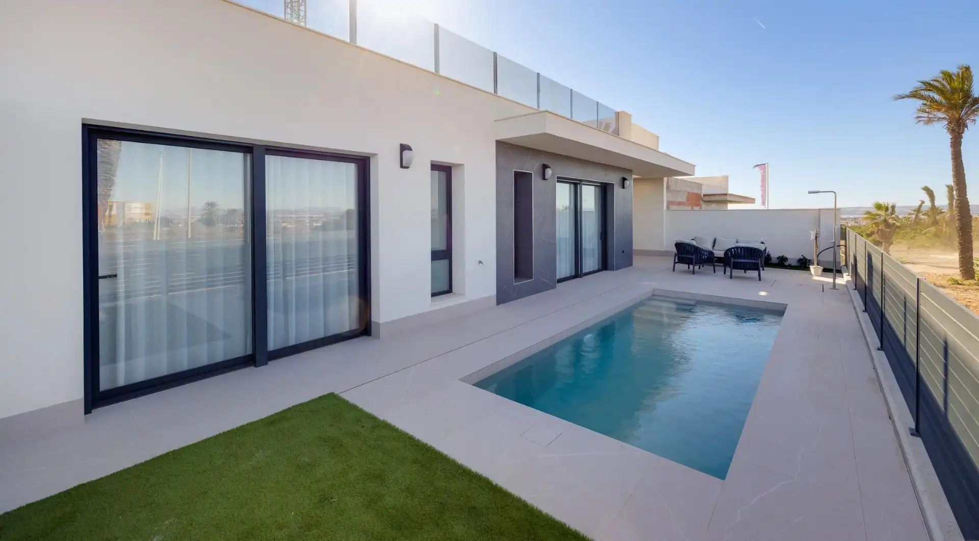Chalet con piscina en venta en Nueva Torrevieja - Aguas Nuevas