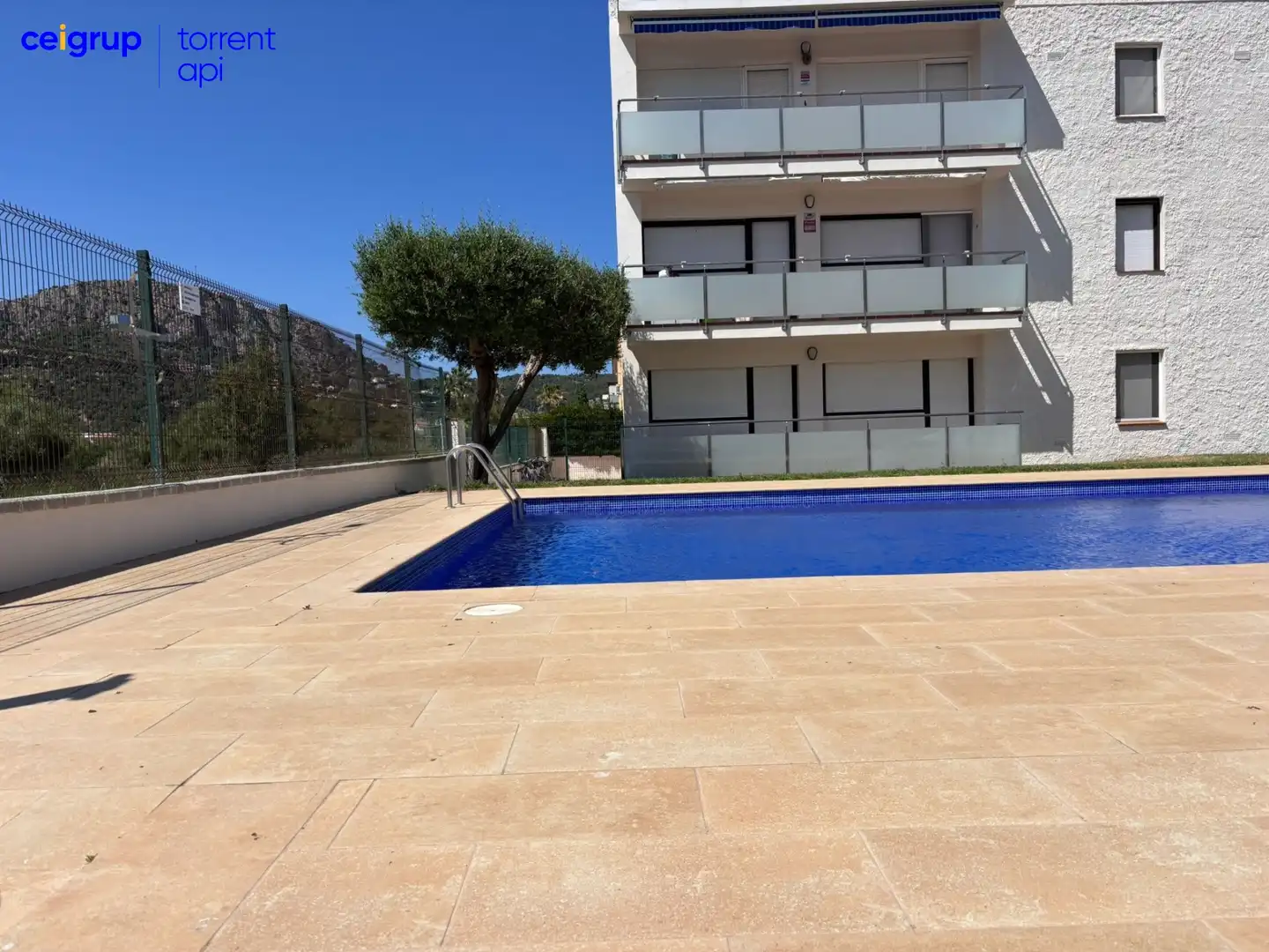 Piscina de Piso en venta en L'Estartit con Piscina, Amueblado y Balcón