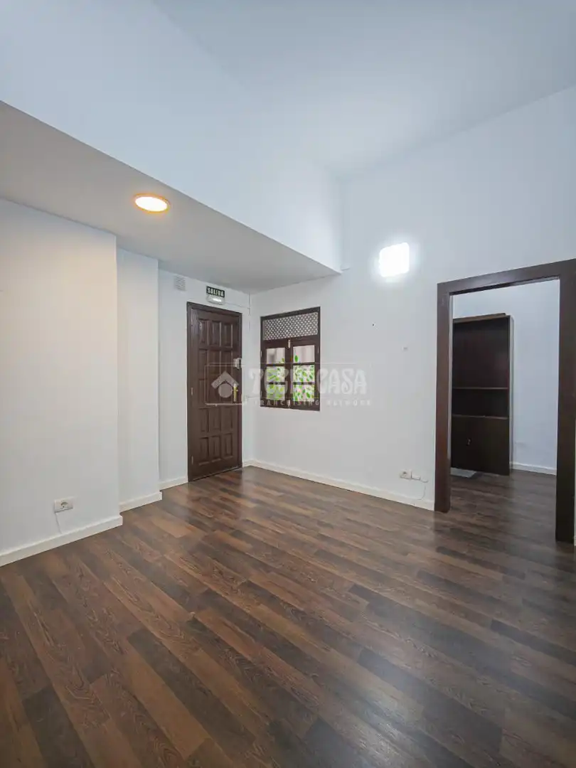 Commercial properties for sale in Arona  with Furnished