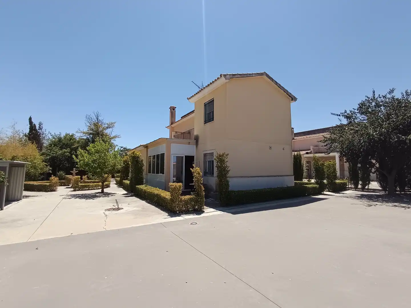 Vista exterior de Casa o chalet en venta en La Carlota con Aire acondicionado, Jardín privado y Terraza