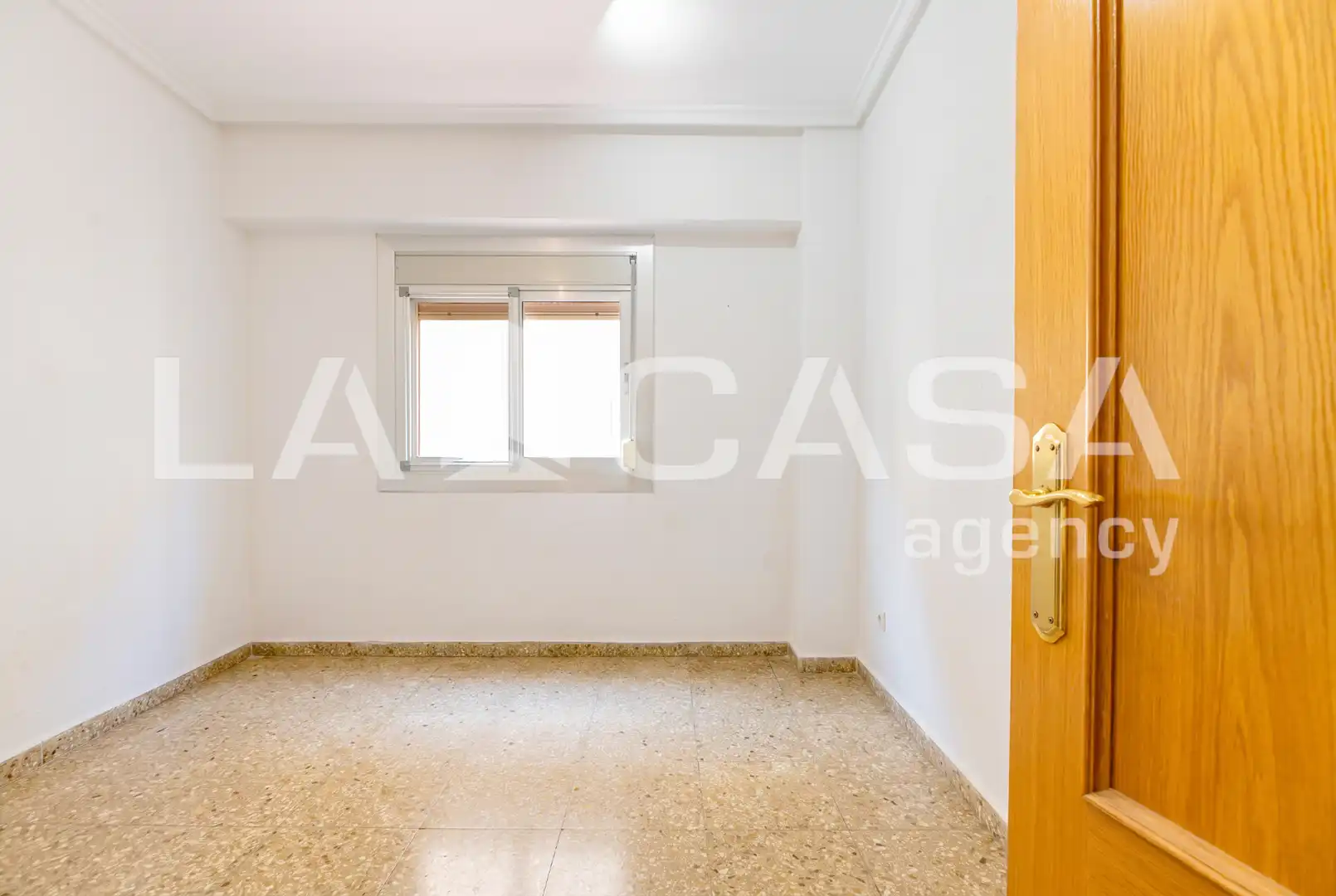 Bedroom of Flat for sale in Valencia  with Oven and Washing machine